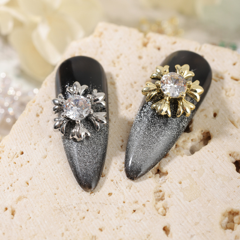 冬の新しいネイルジルコンのアクセサリーは贅沢な雪花シリーズの真金の爪のドリルはクリスマスの装飾品の卸売りを飾ります。|undefined