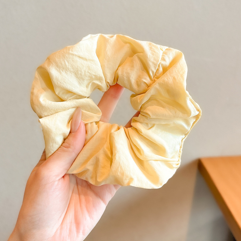 1 # amarillo crema de unos 12cm