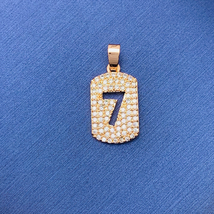 百種類のペンダントは心のままにファッションの経典を配合します。カップルの美しいペンダントは親友のアクセサリーを送ります。