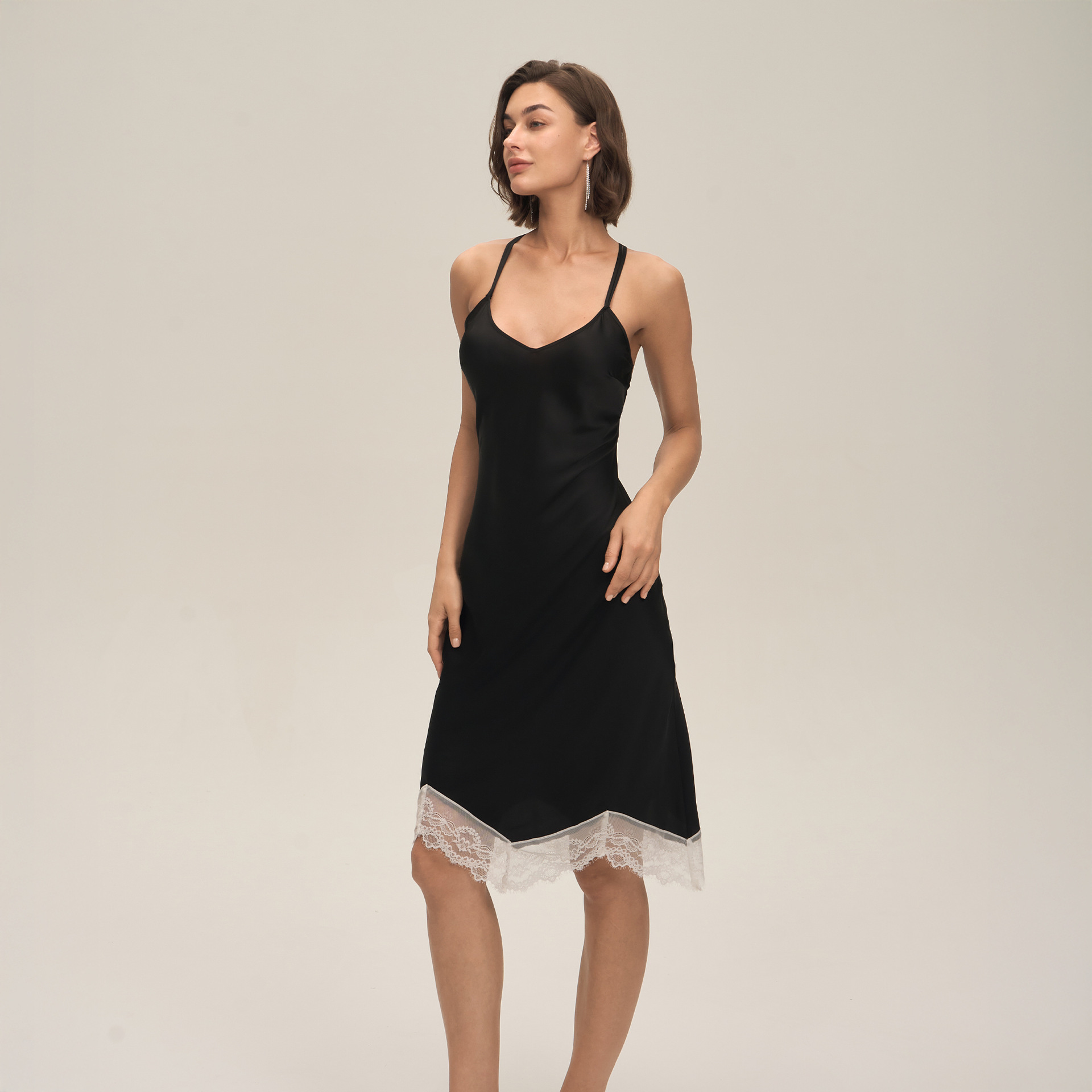 Nuevo satén sólido, encaje blanco, ropa casera larga, ropa de cama sexy, cinturón, pijama DQ3917