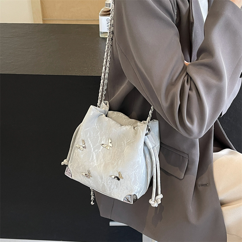 Bolsa de verano ultra caliente para mujeres 2024, nueva popularidad mariposa universal bolso de hombro en línea bolso de cubo