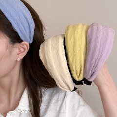 春夏のシフォンの広縁の黄色のカチューシャの女性2025新型の高い頭のトップのカチューシャの洋風のファッションの日常の外は髪飾りをつけます。