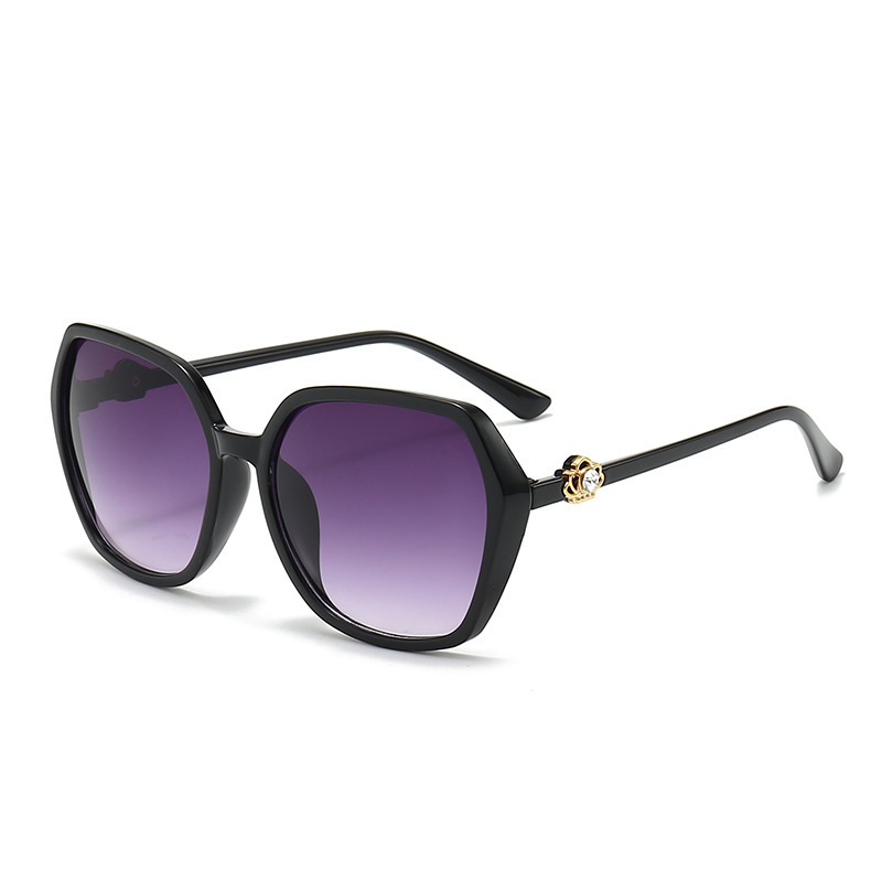 Sunglasses 2025 trendy women gm face small sunglasses wholesale ins street glasses 2604 large frame sunglasses ladies