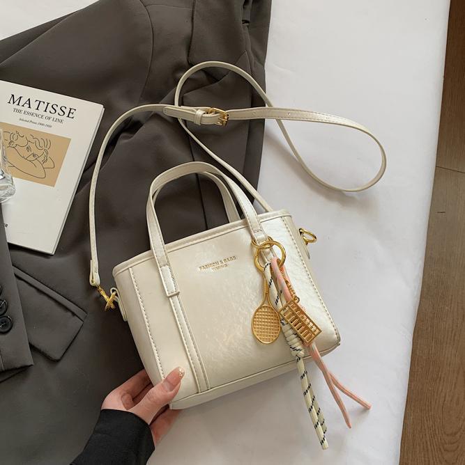 Bolso de cubo de comercio exterior para mujer sentido de alta gama 2025 nuevo bolso de hombro de viajero de todo fósforo bolso de mensajero de moda casual simple