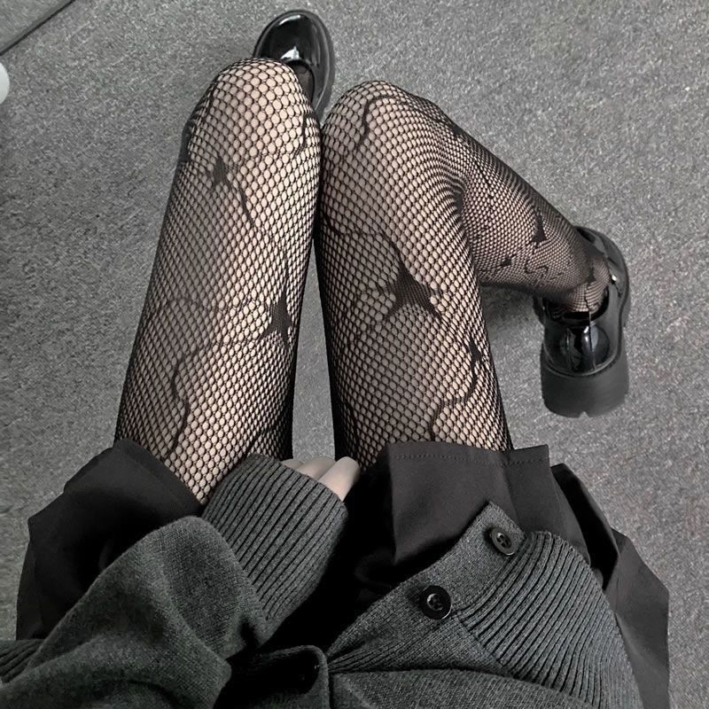 Sexy black pantyhose with rose and diamond pattern, perfect for clubbing; large checkered jacquard fishnet stockings.