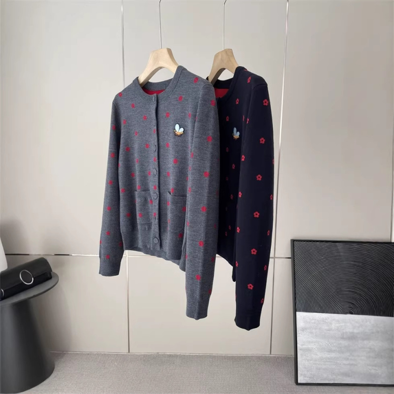 Get It Now! Only This Batch Available! He3500+! 2026 Spring Collection Double-Sided Two-Color Embroidered Knit Cardigan Get It Now! Only This Batch Available! He3500+! 2026 Spring Collection Double-Sided Two-Color Embroidered Knit Cardigan