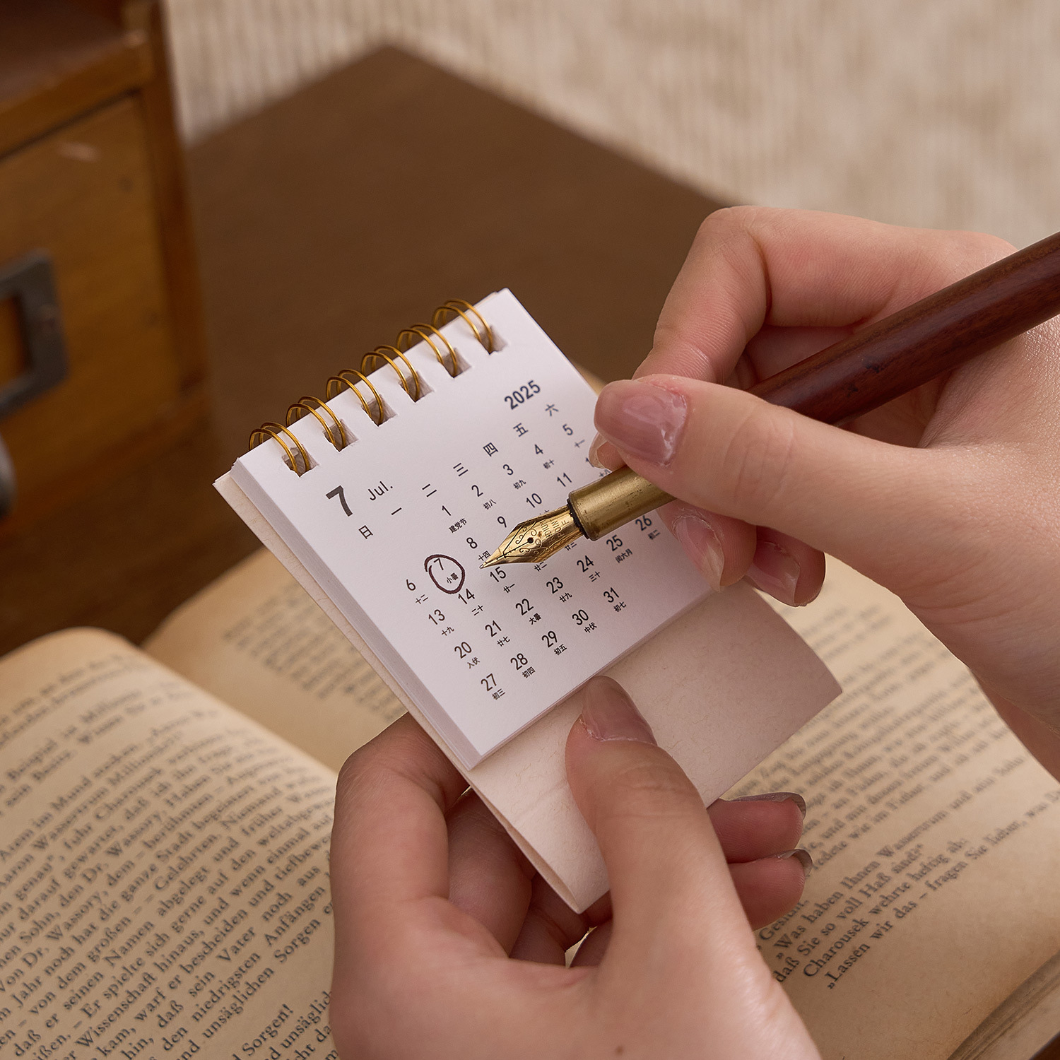 Small desk calendar, table nail decoration, 2026 years