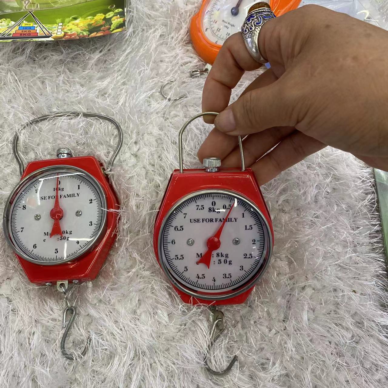 家用便携卖菜小秤10公斤地摊弹簧秤8kg铁壳机械秤无需电子手提秤