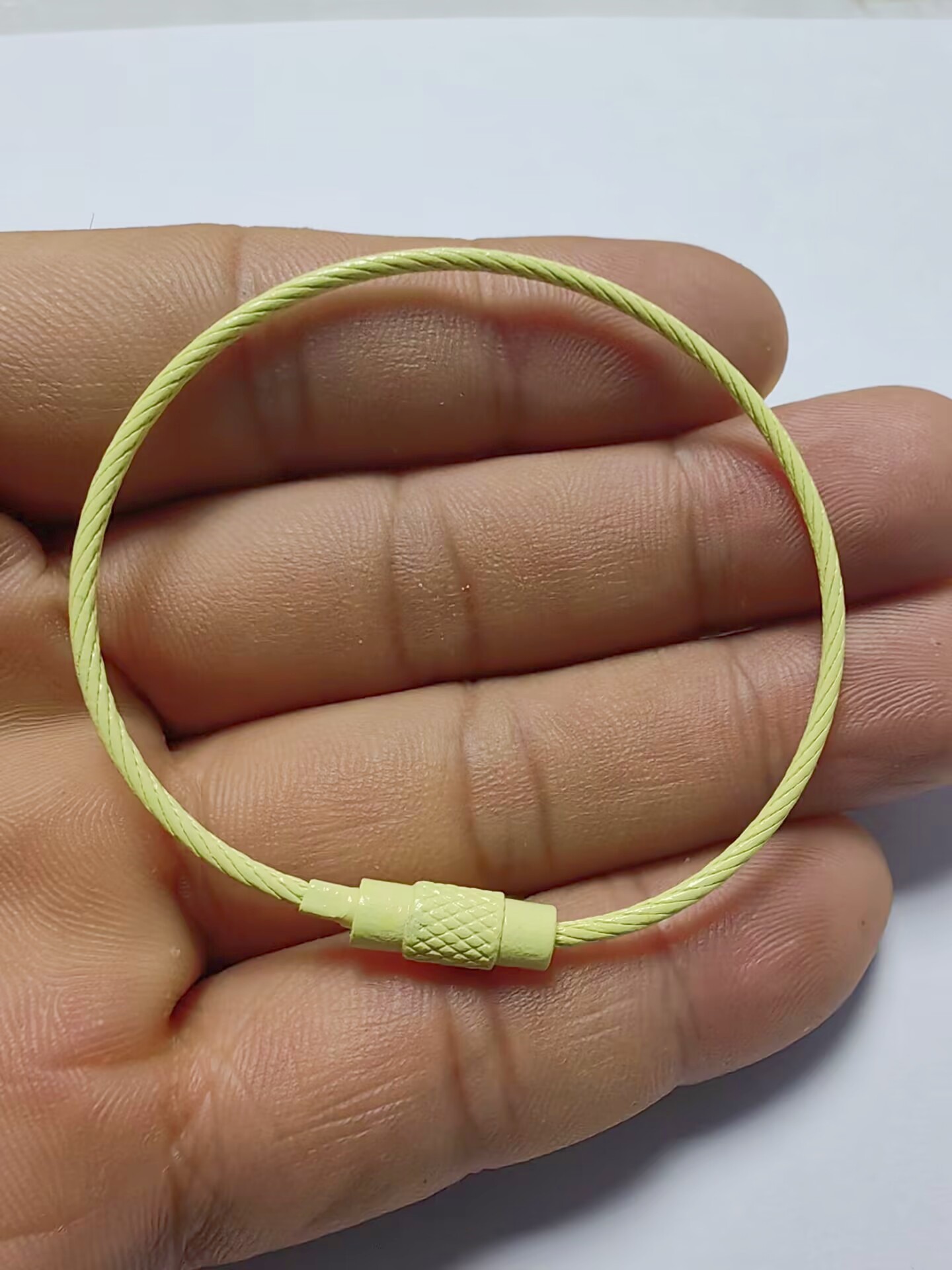 Fabricante Wholesale   Anillo de alambre de acero inoxidable de varios colores   Cordón Keychain    1.5 * 15 cm
