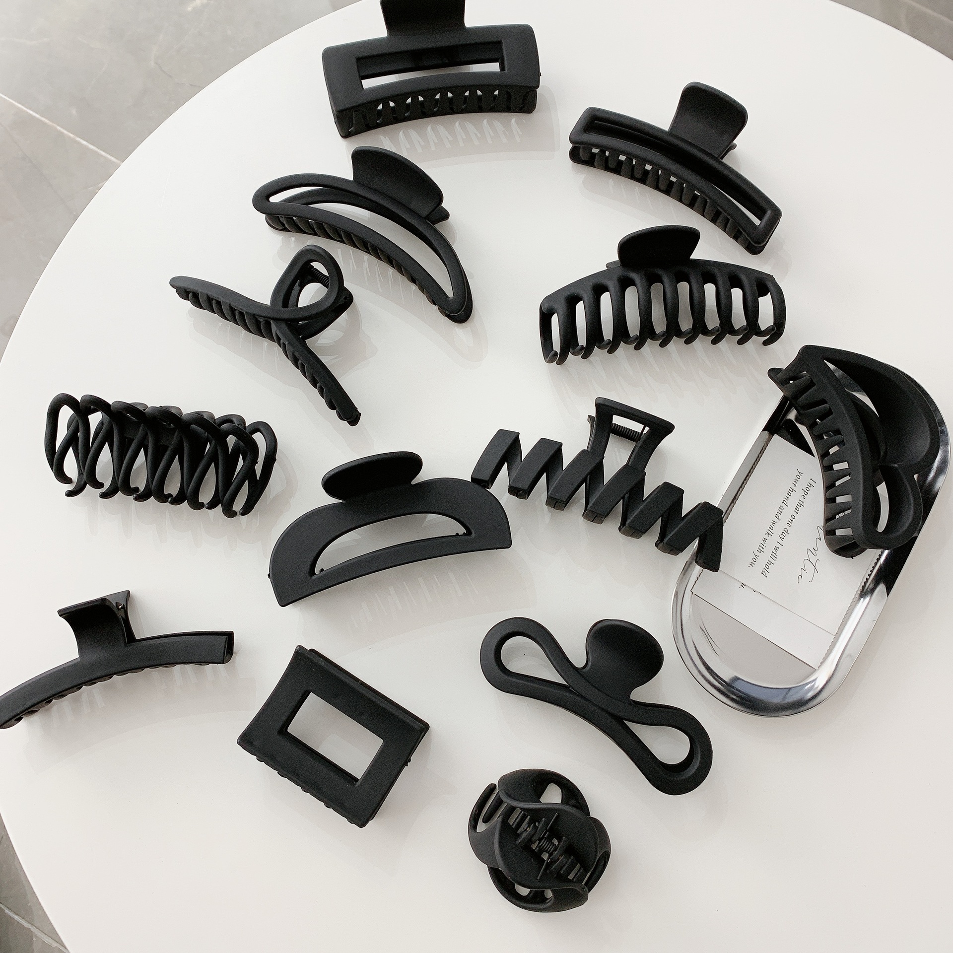 Clip de pelo negro pequeño clip de pelo femenino tocado Cabeza trasera horquilla alta Cola de Caballo horquilla fija clip de tiburón grande al por mayor