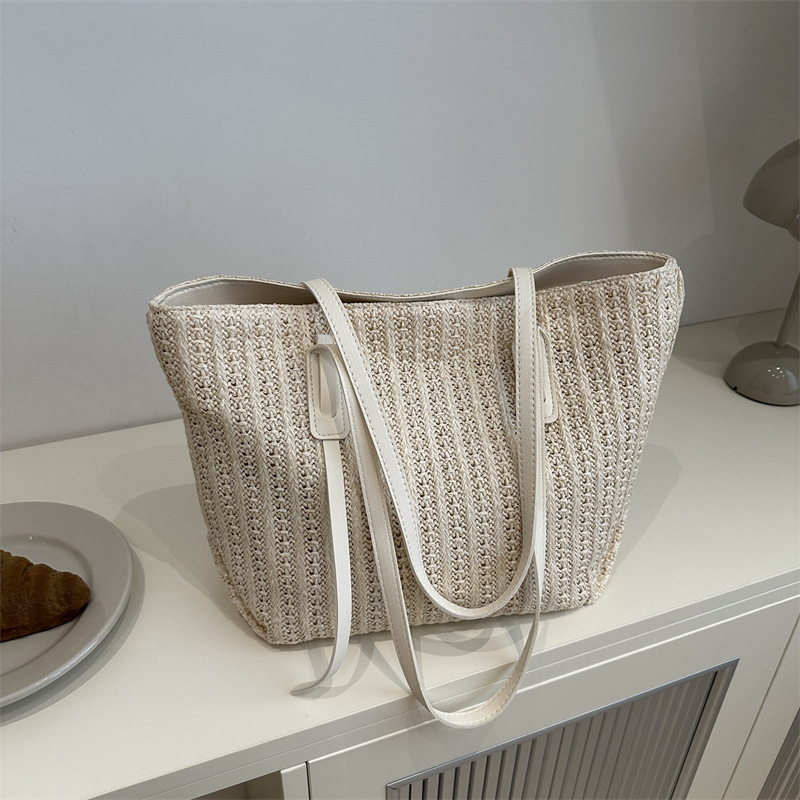 Bolsa de gran capacidad para mujeres 2024 nuevo bolso de paja de viaje de moda en línea bolso de hombro para trabajar