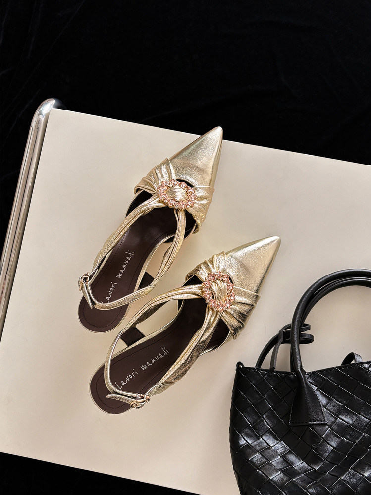 Sandal nữ mũi nhọn đính đá, quai sau có khóa, gót không đều, da thật — vàng, bạc chi tiết 19