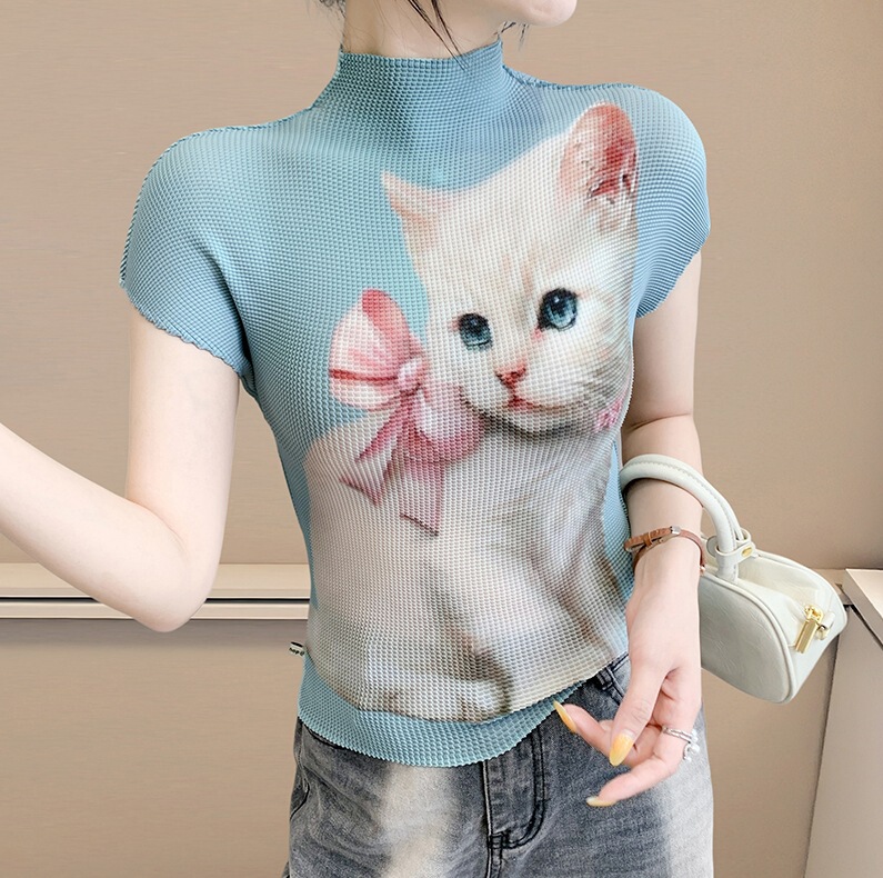 2026 Summer Printed Stylish Slim-Fit Short-Sleeve Top with Colorful Graffiti and Corn Grain Pleats for Women