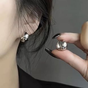 Minimalist frigid style high-end sense of niche design earrings ear buckle daily versatile temperament retro ear jewelry