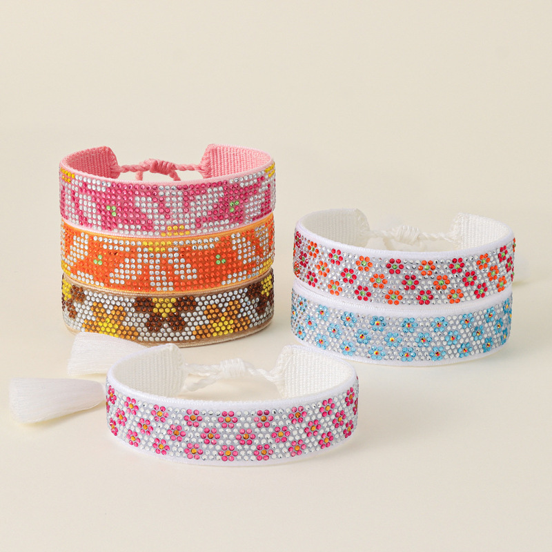 Cross-border new all-match flower rhinestone woven bracelet female European and American creative friendship adjustable tassel hand rope wholesale