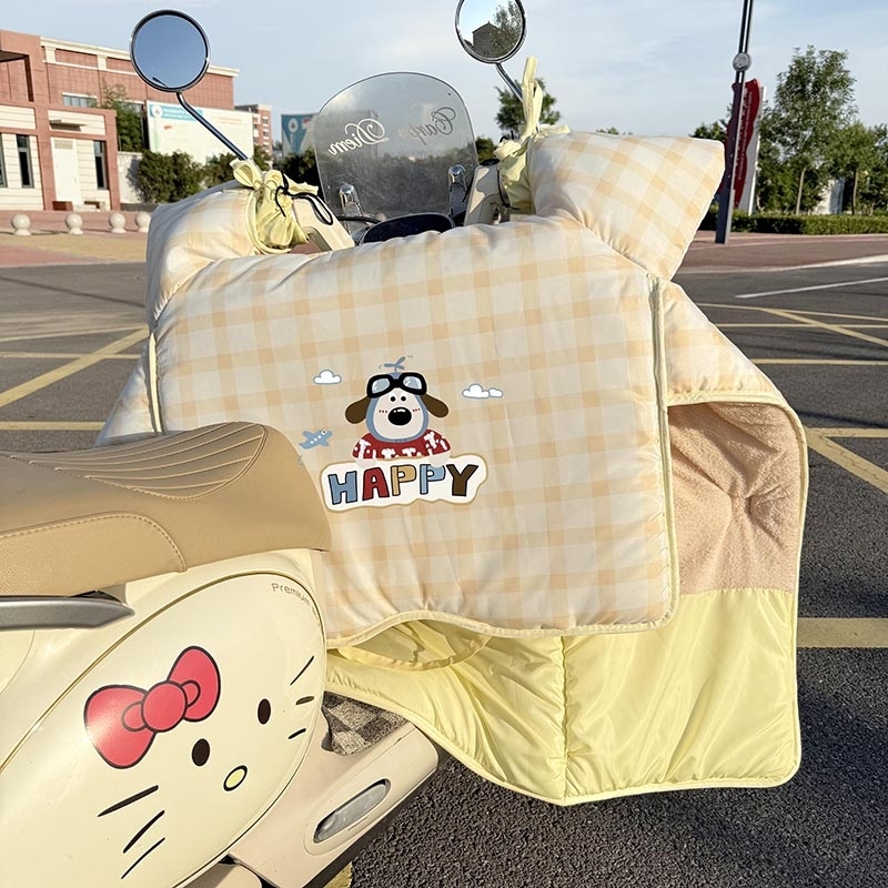 Electric Vehicle Windshield Cover, Winter Fleece-Lined and Thickened, Waterproof and Windproof for Electric Bikes, Suitable for All Seasons, Cute and Dirt-Resistant