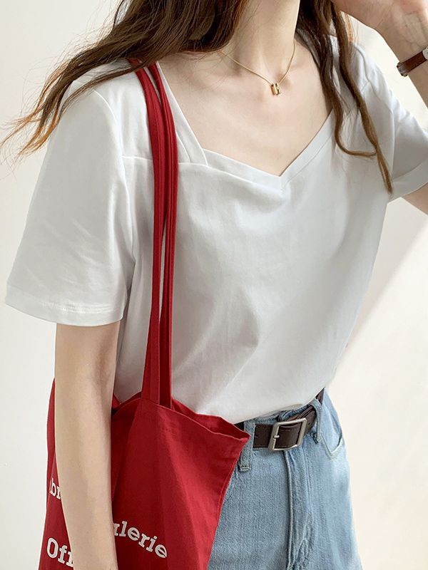 女性のための白い半袖 T シャツ 2025 夏の新スタイルスクエアネックルーズレトロ右肩 V ネックデザインニッチトップトレンディ|undefined