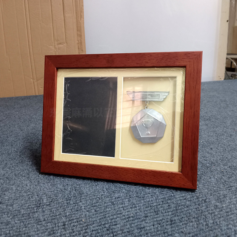 Solid Wood Photo Frame, Medal Display Frame, Badge Storage Ornament, Wooden Picture Frame, Certificate, Medal, Souvenir Framing Frame Solid Wood Photo Frame, Medal Display Frame, Badge Storage Ornament, Wooden Picture Frame, Certificate, Medal, Souvenir Framing Frame