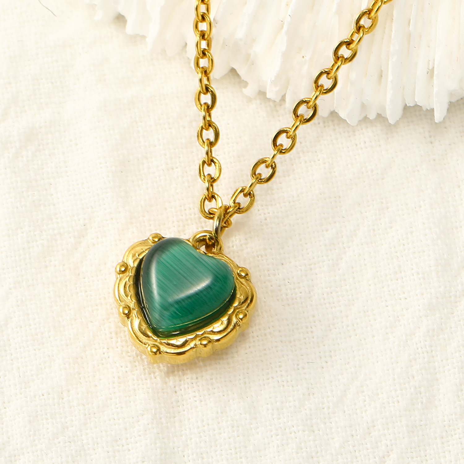 Cat's Eye Stone Inlay Material Real Gold Plated Heart Shape 304 Stainless Steel Elegant Retro Waterproof Non Tarnish 304 Stainless Steel Pendant Necklace