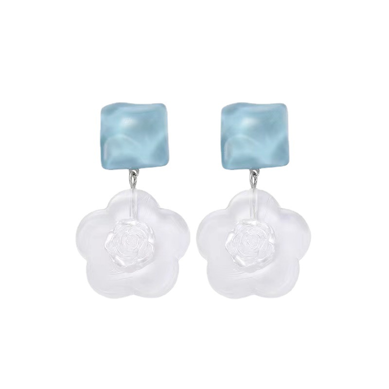 Oversized Sculptural Clear Acrylic Clip-on Earrings Modern Design_voghion.com