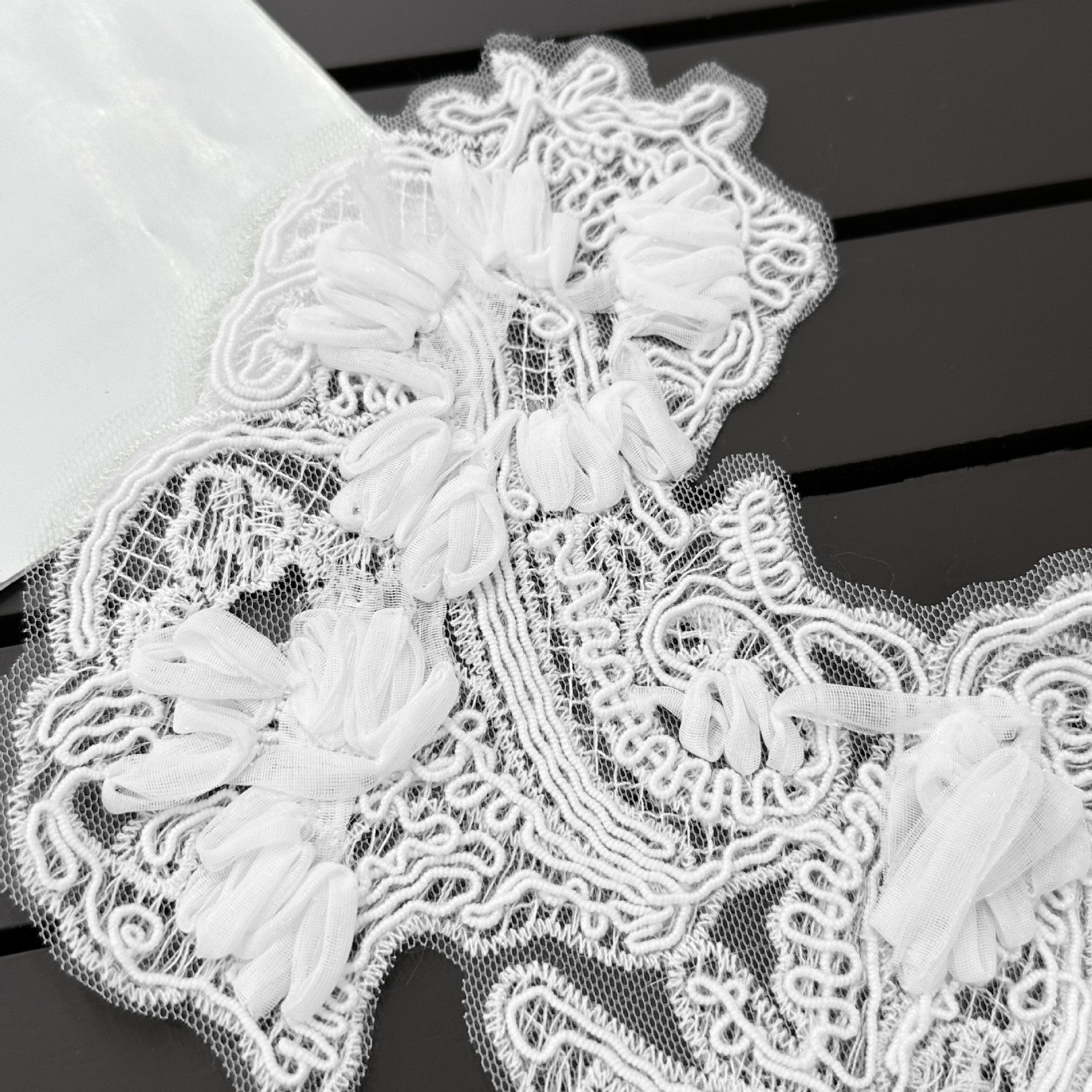 Nuevo encaje blanco estereoscópico flor pegatinas de tela vestido de boda DIY accesorios de encaje decoración pegatinas bordadas de línea de hueso image 3