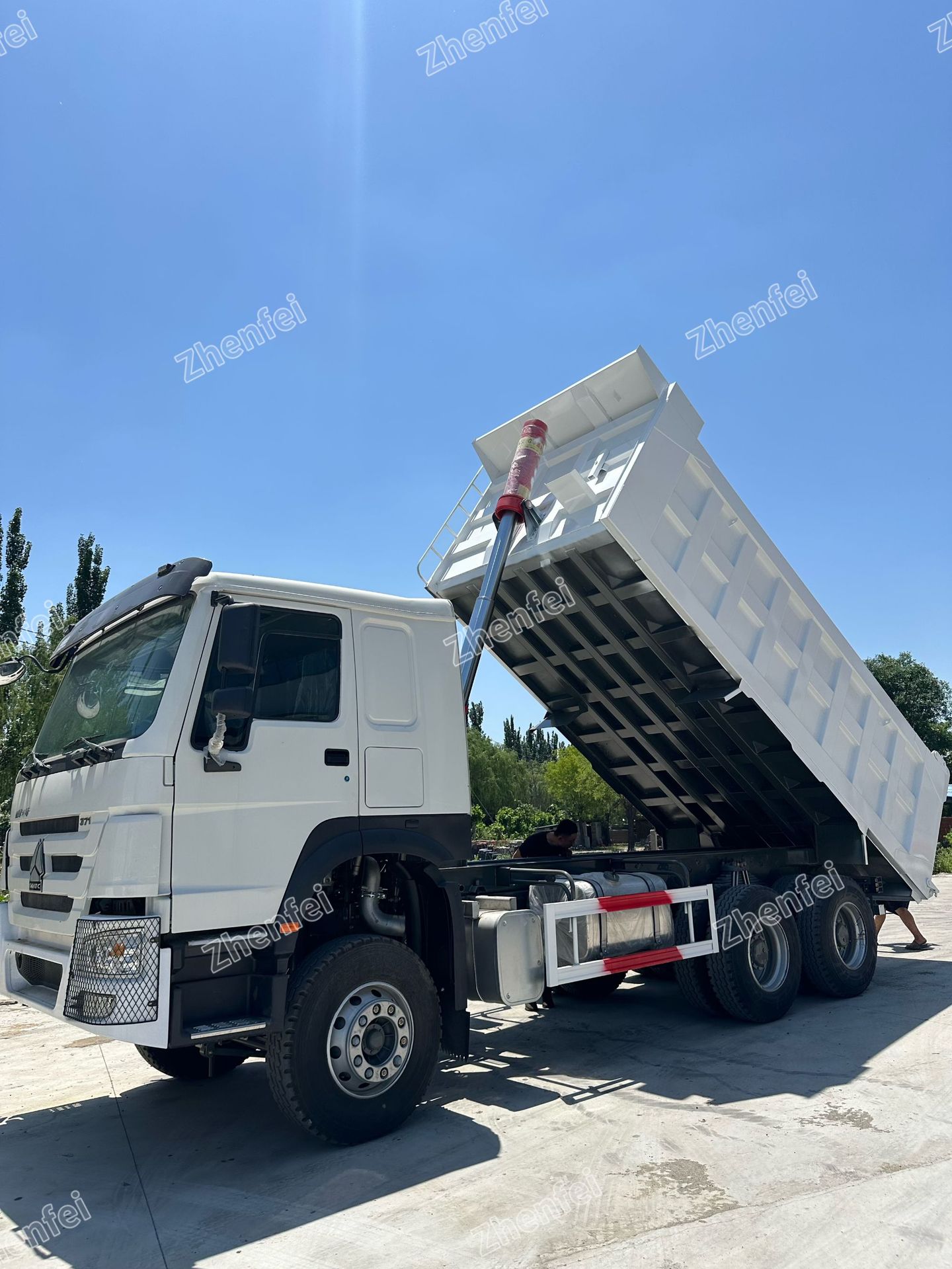 Export Howo 371 Dump Truck 6X4 Rear Eight-Wheel Heavy-Duty Engineering Dump Truck for Sand and Gravel Transport