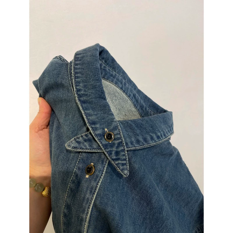 Лавочник нажимает на дизайн маленький галстук-бабочка ретро-шлифовальная водяная стирка джинсовая рубашка женская свободная укладка с длинными рукавами