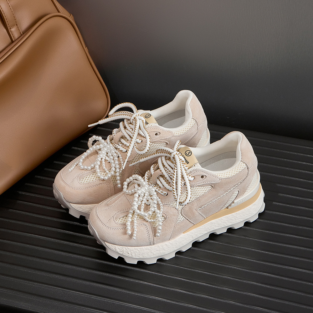 Pequeños zapatos de mujer de 8cm de altura interior zapatos de entrenamiento alemán 2025 zapatos deportivos de suela gruesa de malla de verano zapatos de papá zapatos Forrest Gump