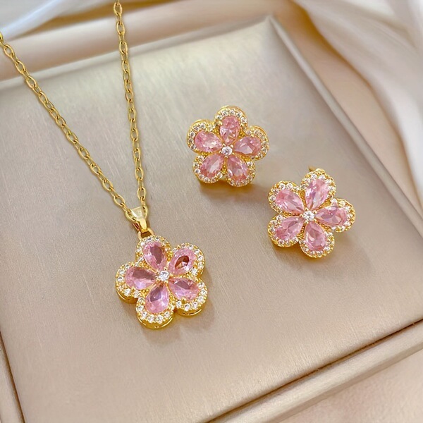 fashionable elegant necklace