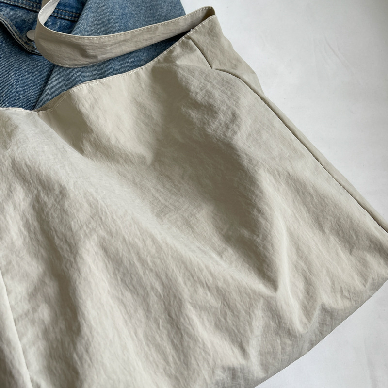 Koreanische Version der künstlerischen Leinwand für Frauen 2024 Sommer neue modische Casual Tote Bag, Nischentrend Umhängetasche_voghion.com