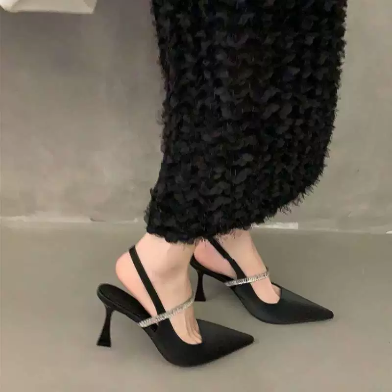 Босоножки с камнями на носке и юбкой, черные туфли на высоком каблуке, стиль с легким ароматом, летний стиль 2025, французские туфли-стилето с острым носком для женщин
