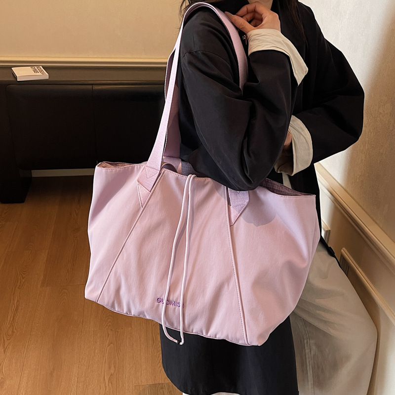 Capacious luggage one-shoulder bag