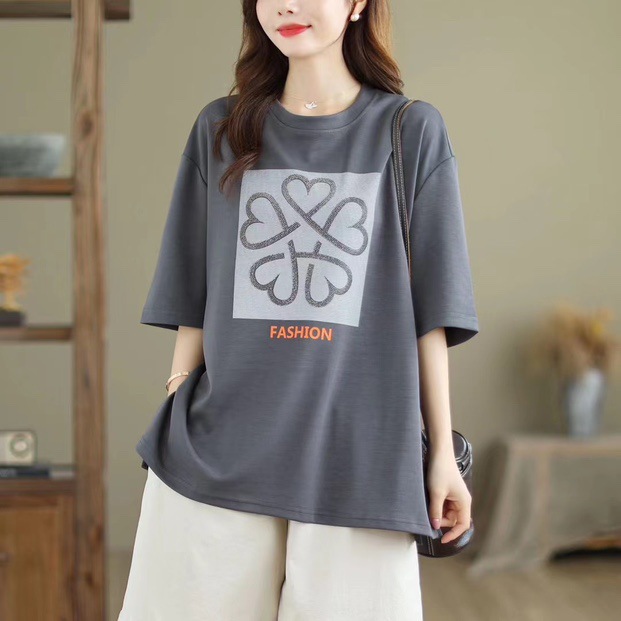 Summer retro T-shirt with a round collar