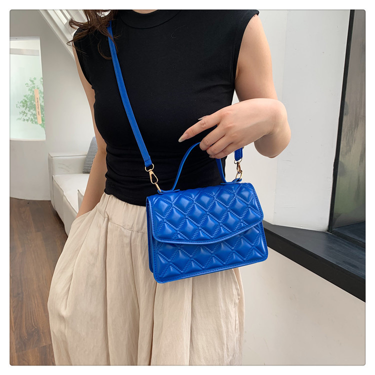 Femmes Petit Faux Cuir Couleur Unie Élégant Style Classique Carré Couvercle Rabattable Sac D'épaule Sac À Main Sac Bandoulière display picture 3