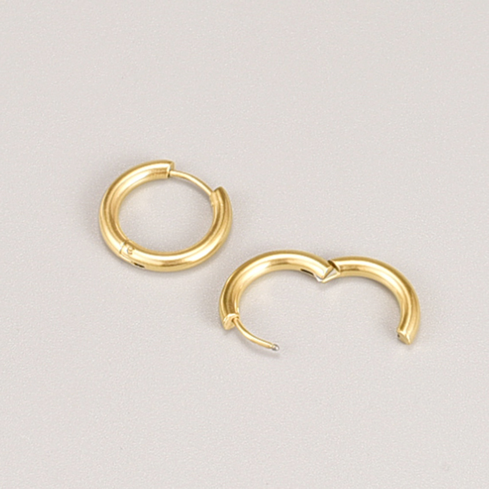 Fashion Simple Small Titanium Steel 18k Gold Plating Women's Ear Clip Earrings display picture 1