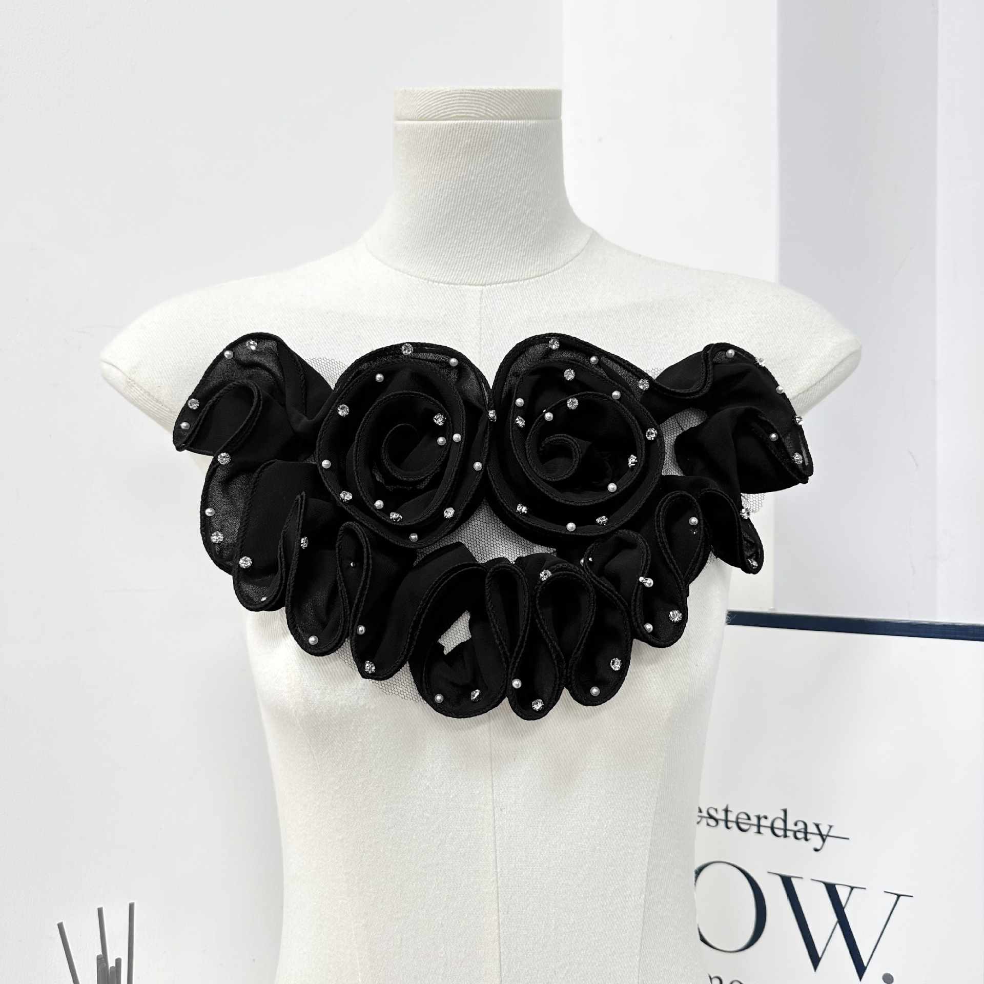 Rose de alto valor de cara con diamantes multicapa plegado flor tridimensional vestido vestido vestido vestido de baile accesorios de decoración