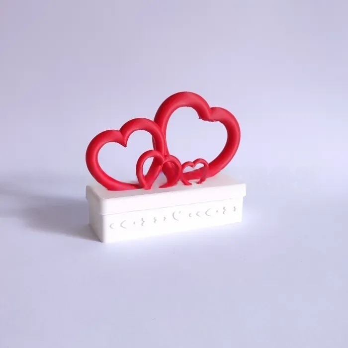 Spersonalizowane pudełko prezentowe w kształcie serca na Walentynki_voghion.com