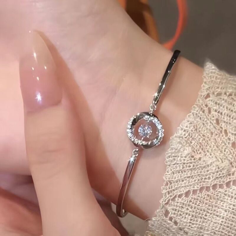 Super Flash Diamond Bracelet Women's Niche Design Delicate Mobius Bracelet Women's Elegant High-end Bracelet