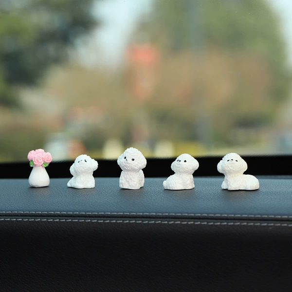 4 Bichon Frize dogs + small vase