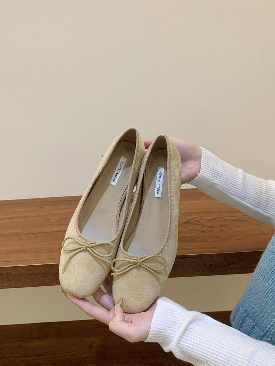 Zapatos rojos retrógrados de altura interior zapatos de mujer 2025 nuevos zapatos de ballet rosa de primavera francesa suaves