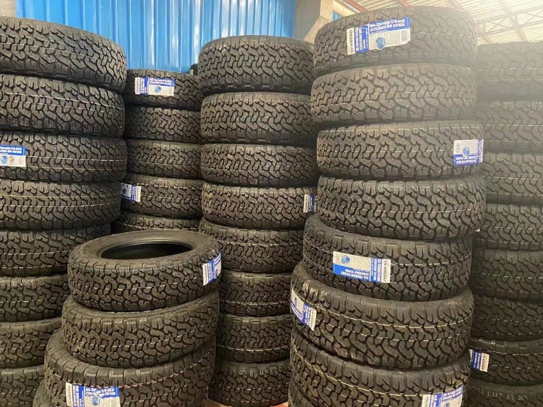 Off-Road AT All-teRRain 225 235 245 265 285 60/65R17/70R16/60R18 Off-Road TiRe