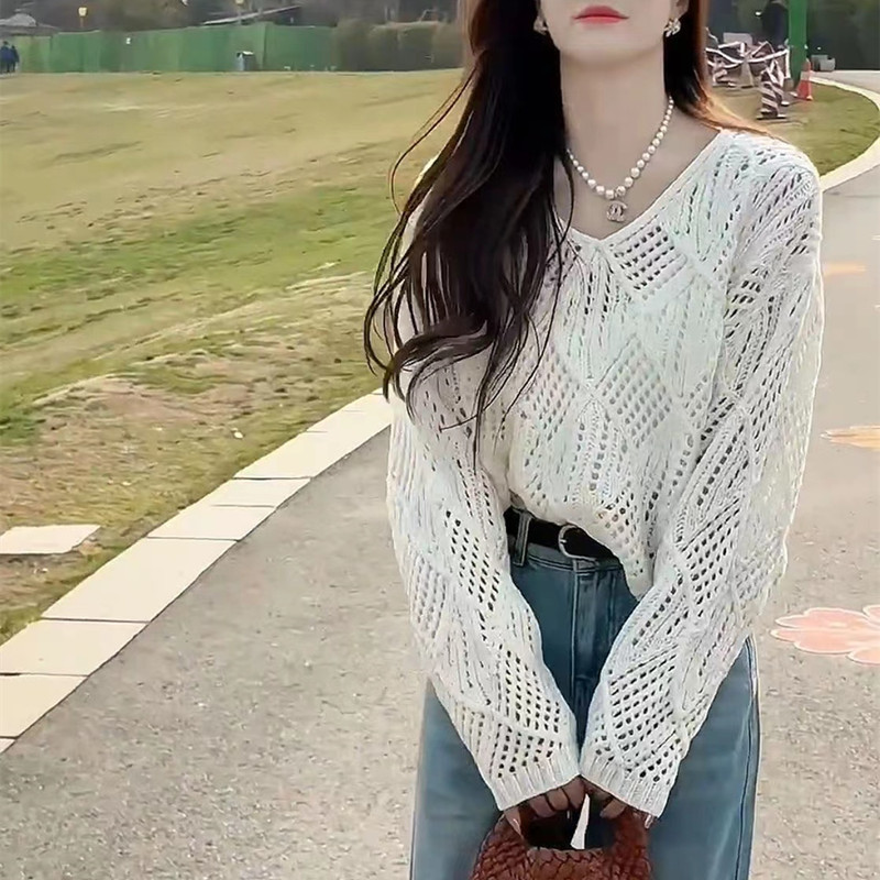 Spring and Summer Korean Style Cut Out Versatile Quilted Knitwear for Women, Loose Slimming Look, Lazy Style, Age-Reducing Long-Sleeved Pullover Knitwear for Women