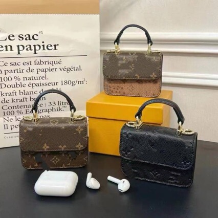 European and American Fashion Embossed Letters, Western Style Female Princess Chain Crossbody Bag, Lipstick Bag, Bluetooth Headset Suitable