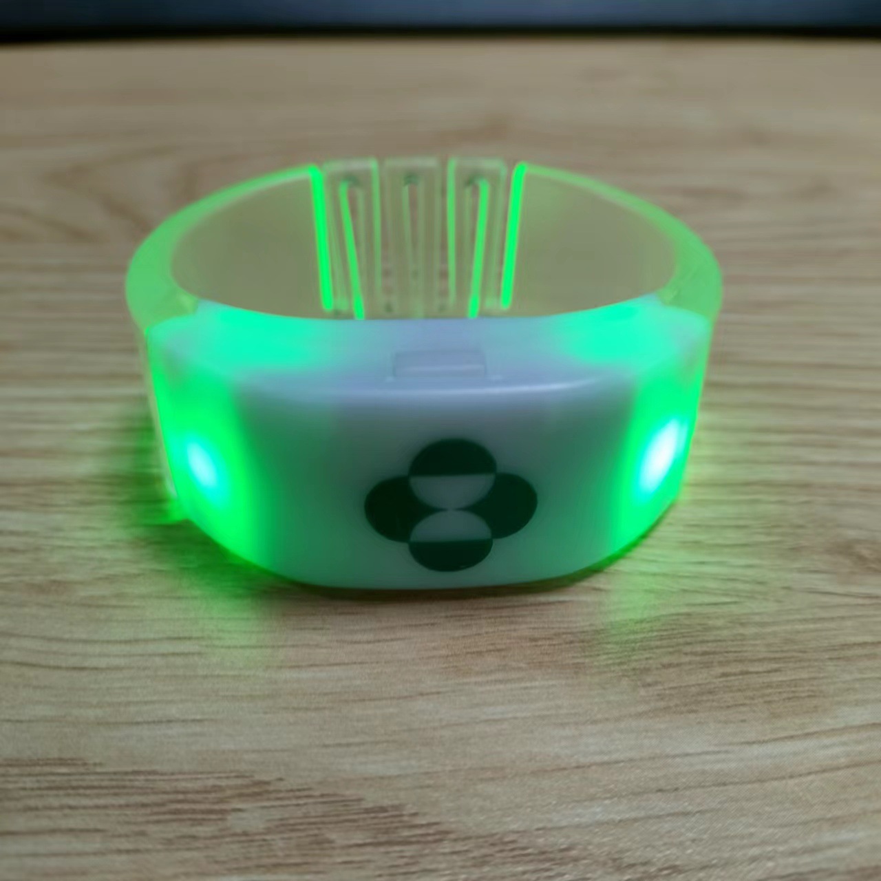 Pulsera luminosa 15 colores control remoto intermitente transformación DMX apoyo atmósfera accesorios reunión anual fiesta fiesta regalo de celebración