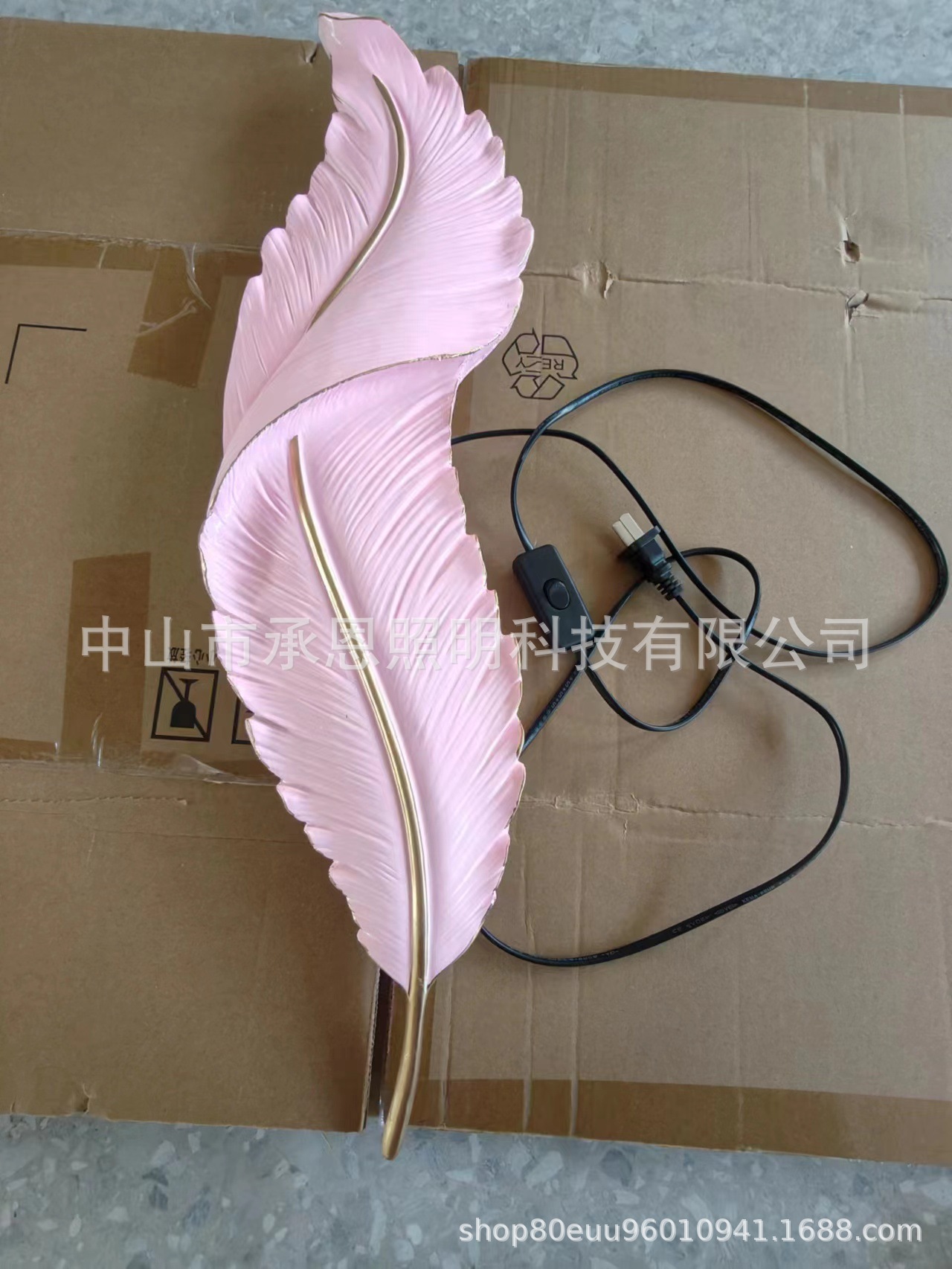 Nórdico creativo de plumas lámpara de pared de cabecera Tmall lámpara colgante de pared moderna Luz de lujo TV lámpara de pared de fondo lámpara de pared pasillo