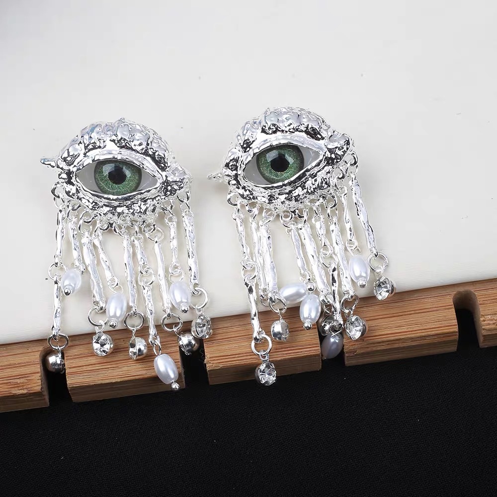 Funkelnder Ring für Damen, mit romantischem Flair gefertigt. Elegant und komfortabel, entworfen, um Ihren Charme zu unterstreichen. Ein dezentes und dennoch atemberaubendes Schmuckstück für Verabredungen._voghion.com