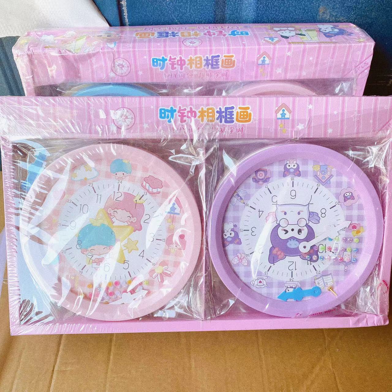 Juguetes para niños reloj marco de fotos para reconocer el tiempo de jardín de infantes dibujos animados reloj cartón pegatinas 2 yuanes grandes almacenes mayorista