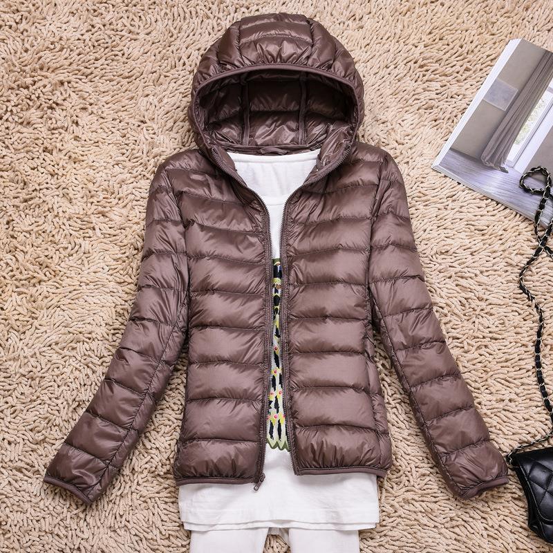 时尚轻薄羽绒服女加大加肥大码连帽白鸭绒短款轻便秋冬装保暖外套