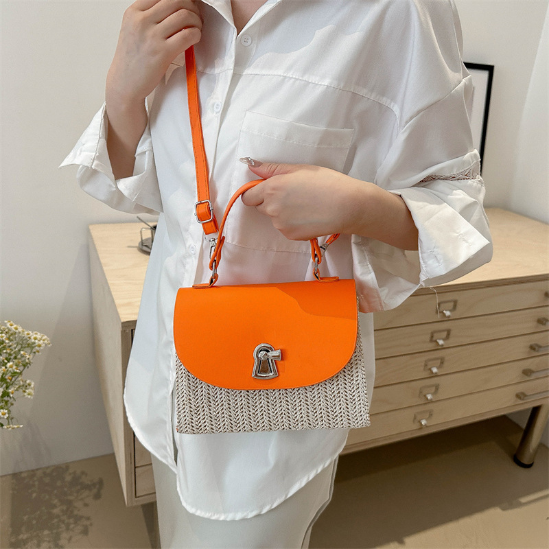 Color-Blocking-Hand-gehaltenes kleines Quadrat für Frauen 2024 neue Sommer koreanische Version modische Lock Gras gewebt lässig_voghion.com