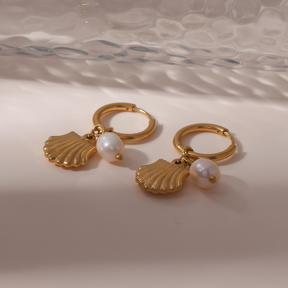 Pendientes en forma de abanico de perla de agua dulce natural de personalidad francesa transfronteriza europea y americana Pendientes de diseño de 18 quilates mujeres al por mayor